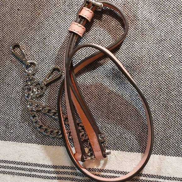 Micheal Kors Monogram Pink Crossbody Bag - Picture 6 of 6